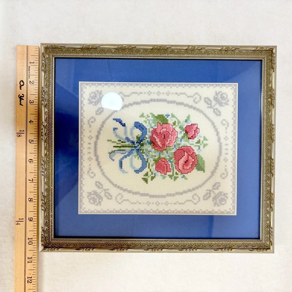 Vintage Framed Floral Cross Stitch Rose Bouquet Coquette Gold Gilt‎ Frame 10x12